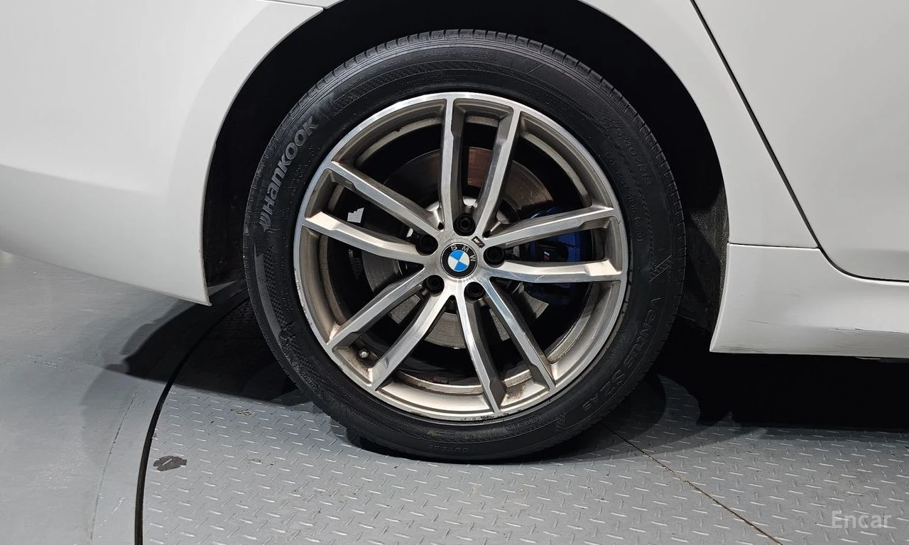 BMW 530 i xDrive M SPORT PLUS* DISTRONIC* 360* HEAD-UP* , снимка 5 - Автомобили и джипове - 55050613