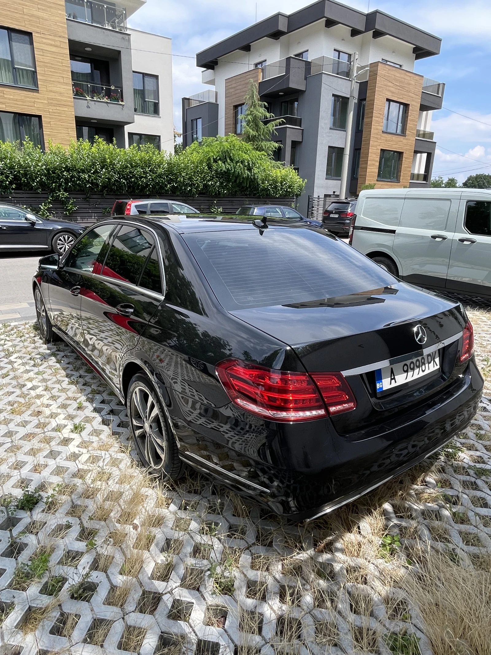Mercedes-Benz E 220, снимка 4 - Автомобили и джипове - 55317424