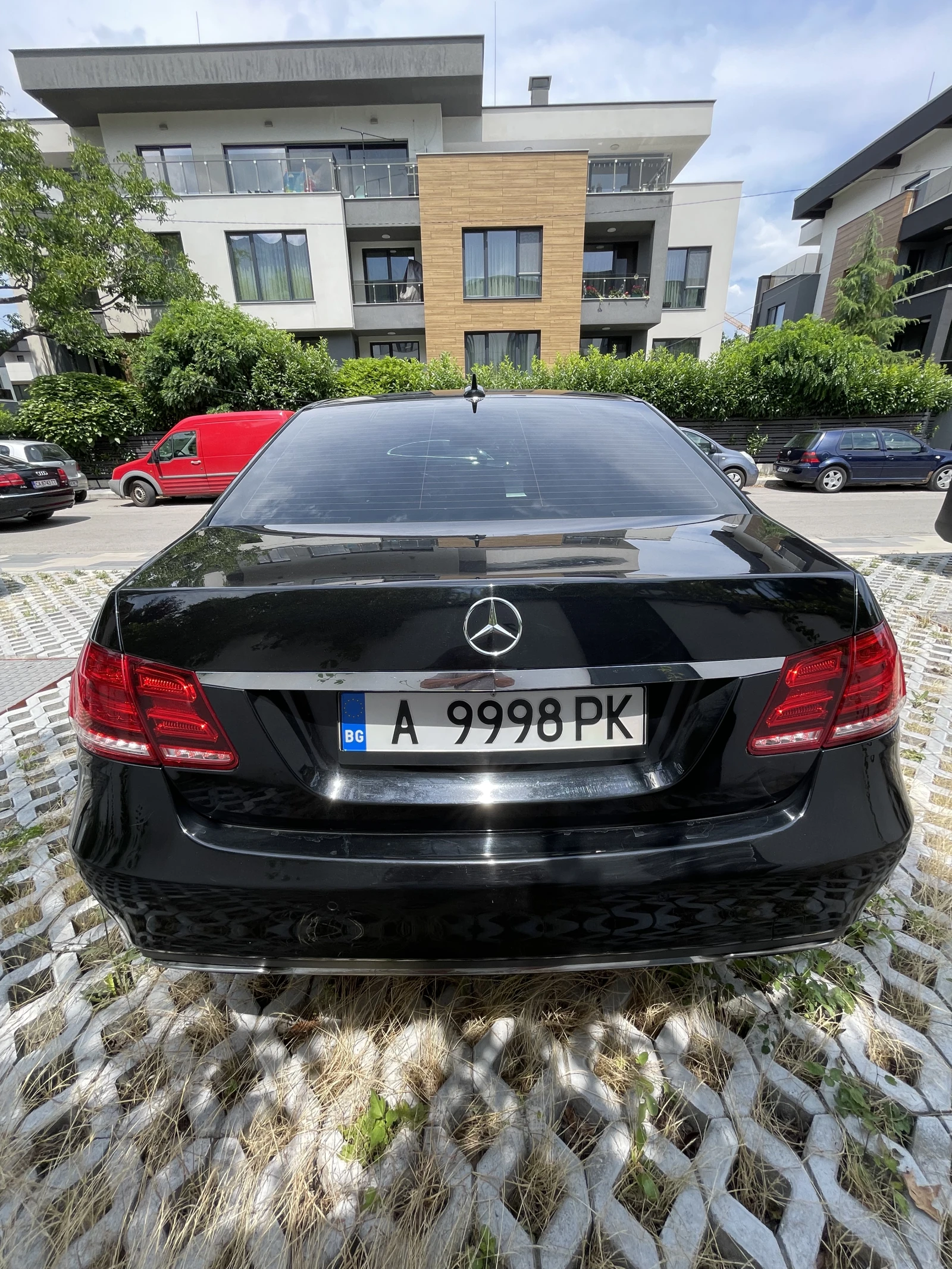 Mercedes-Benz E 220, снимка 5 - Автомобили и джипове - 55317424