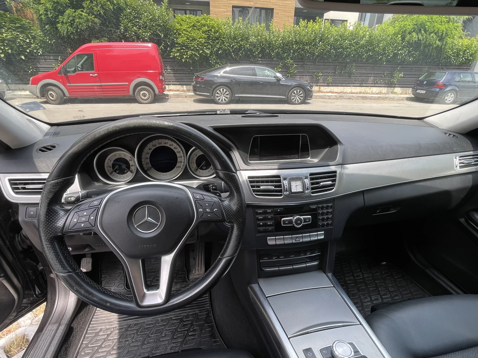 Mercedes-Benz E 220, снимка 11 - Автомобили и джипове - 55317424