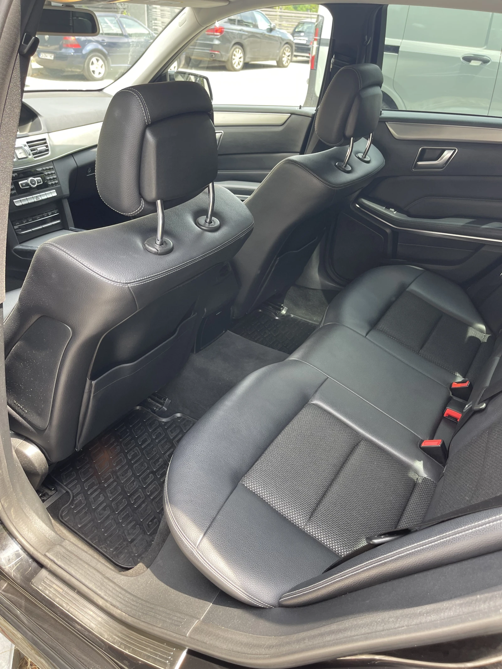 Mercedes-Benz E 220, снимка 13 - Автомобили и джипове - 55317424