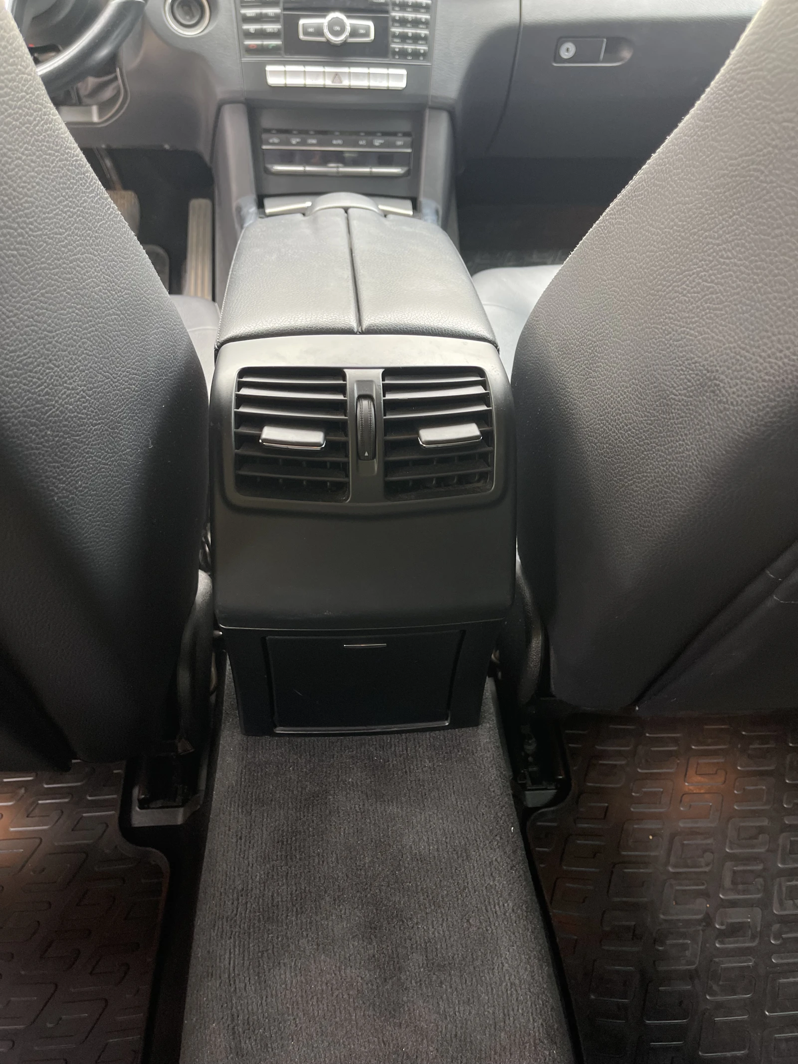 Mercedes-Benz E 220, снимка 14 - Автомобили и джипове - 55317424