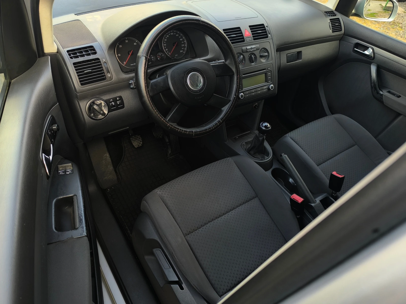 VW Touran -1.9TDI-105кс-6 -скорости-КЛИМАТИК-, снимка 10 - Автомобили и джипове - 55322841