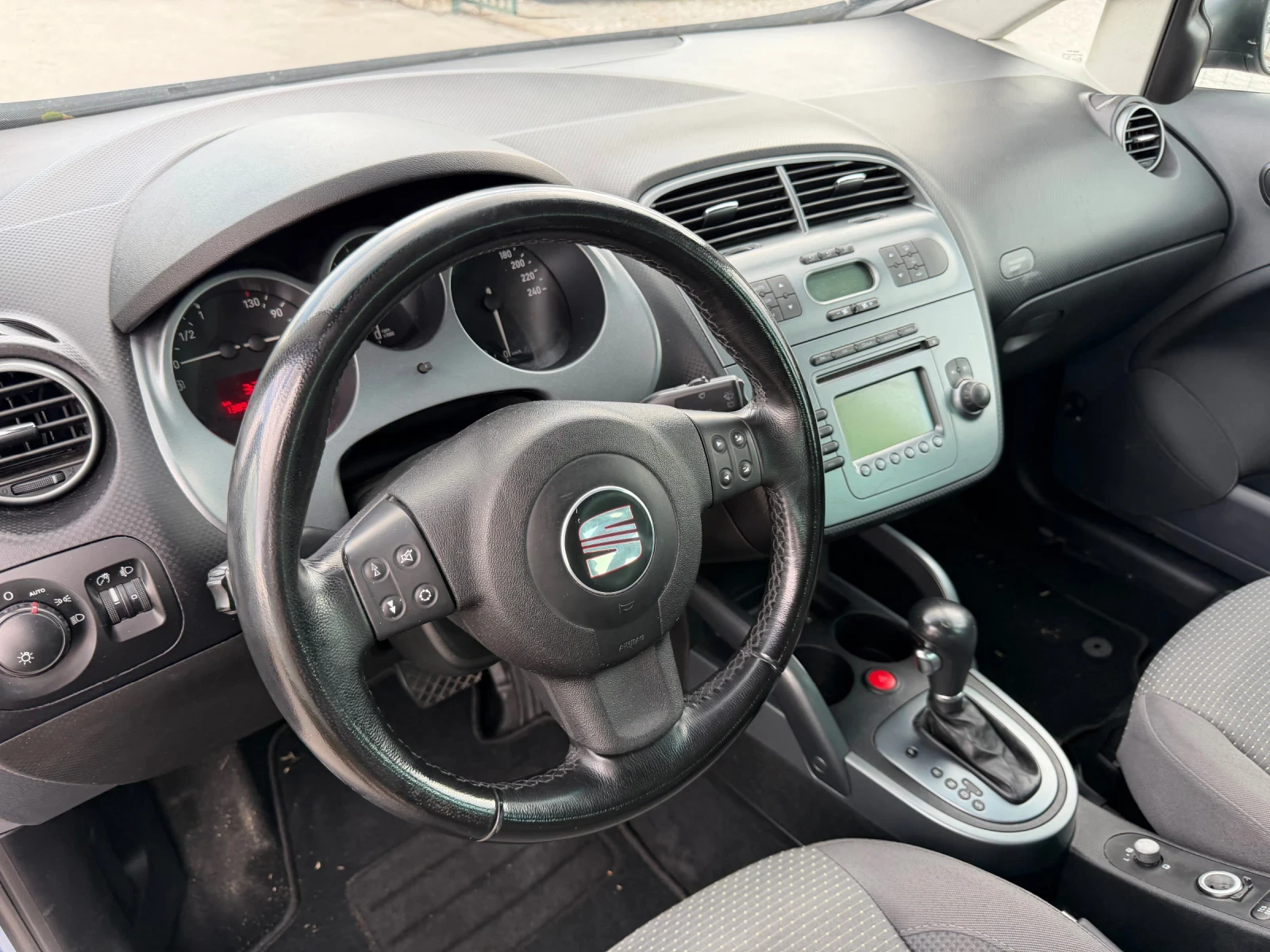 Seat Altea 2.0TDI, снимка 11 - Автомобили и джипове - 56015519