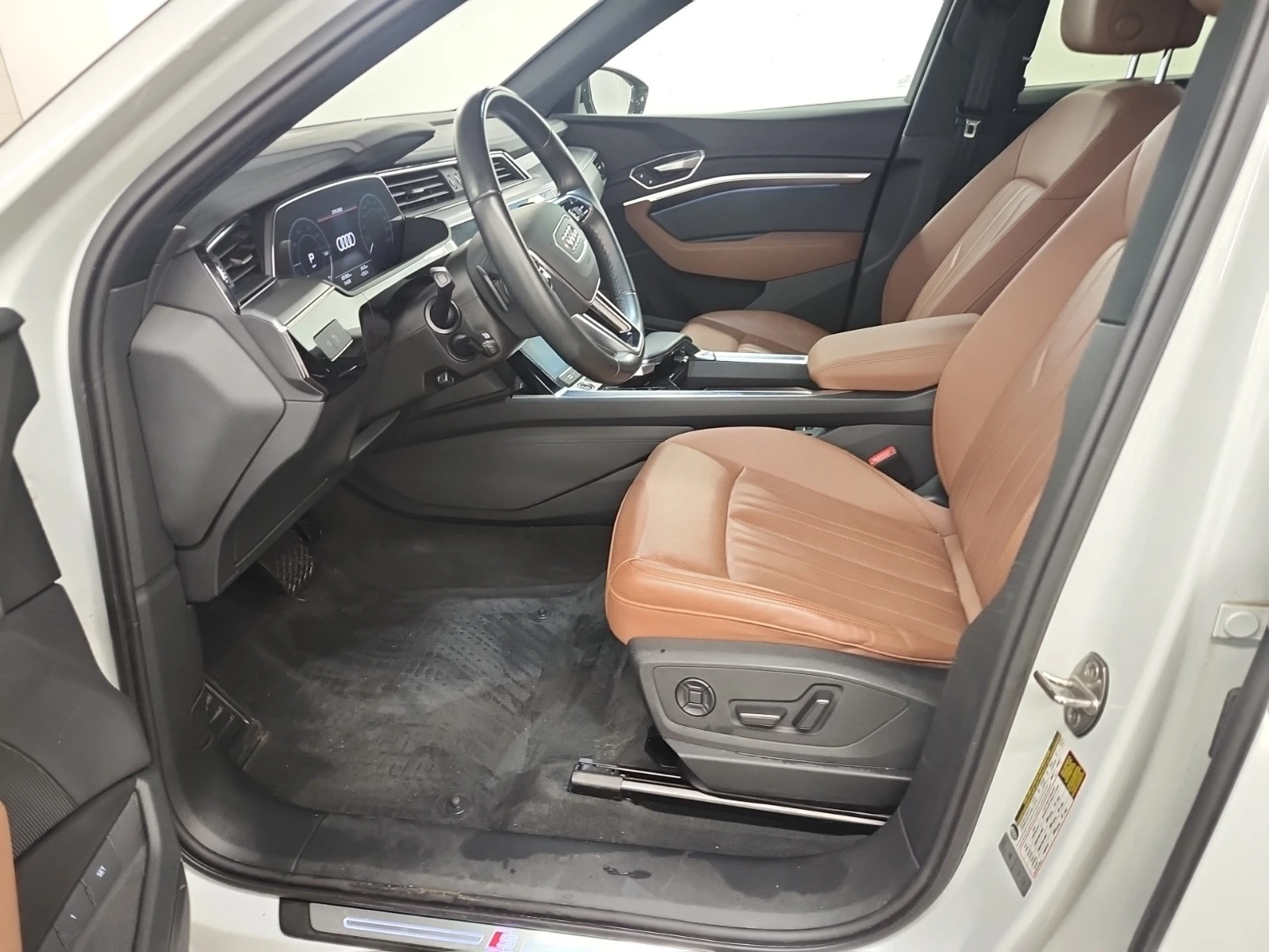 Audi E-Tron Progressiv, снимка 7 - Автомобили и джипове - 56041076