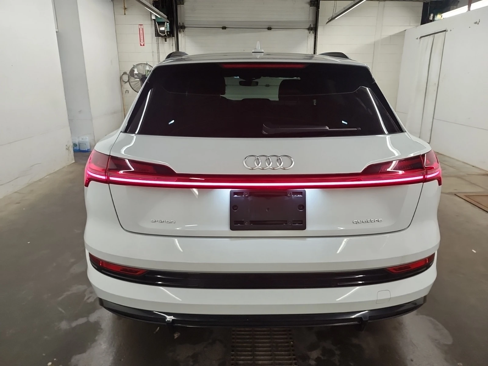 Audi E-Tron Progressiv, снимка 5 - Автомобили и джипове - 56041076