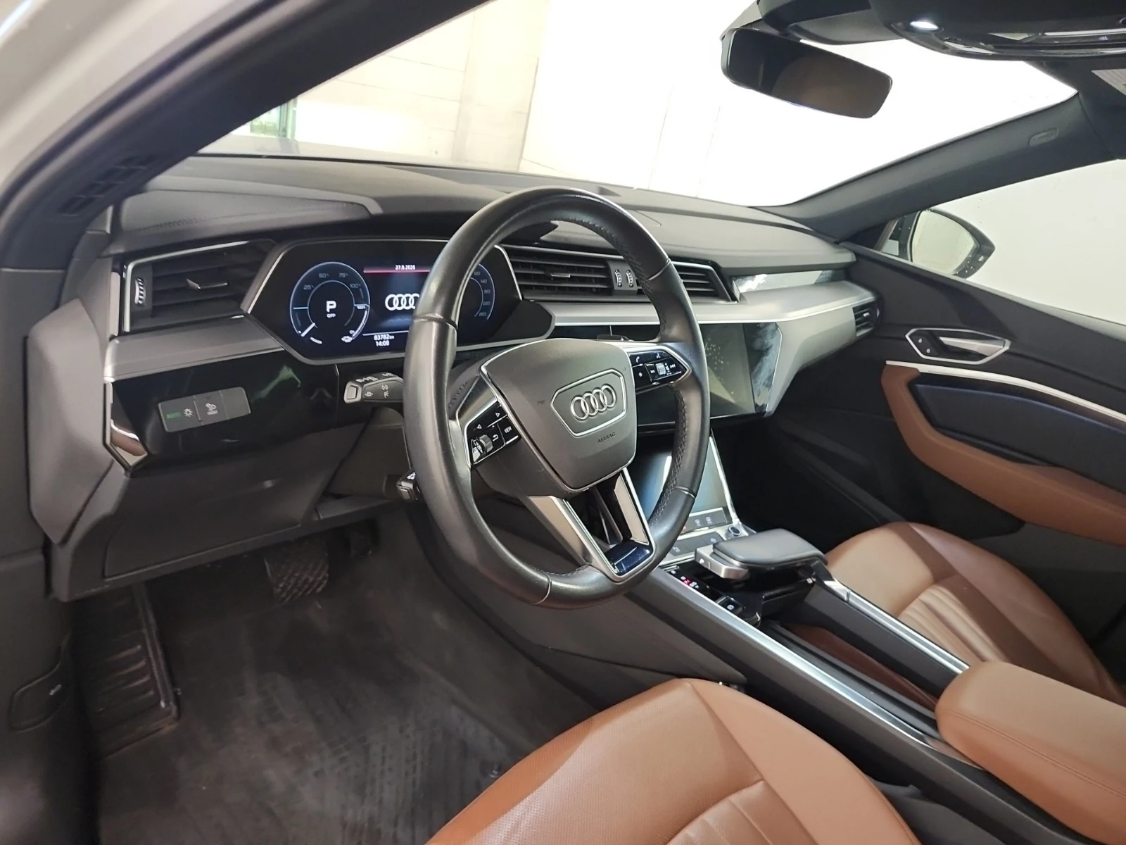Audi E-Tron Progressiv, снимка 11 - Автомобили и джипове - 56041076