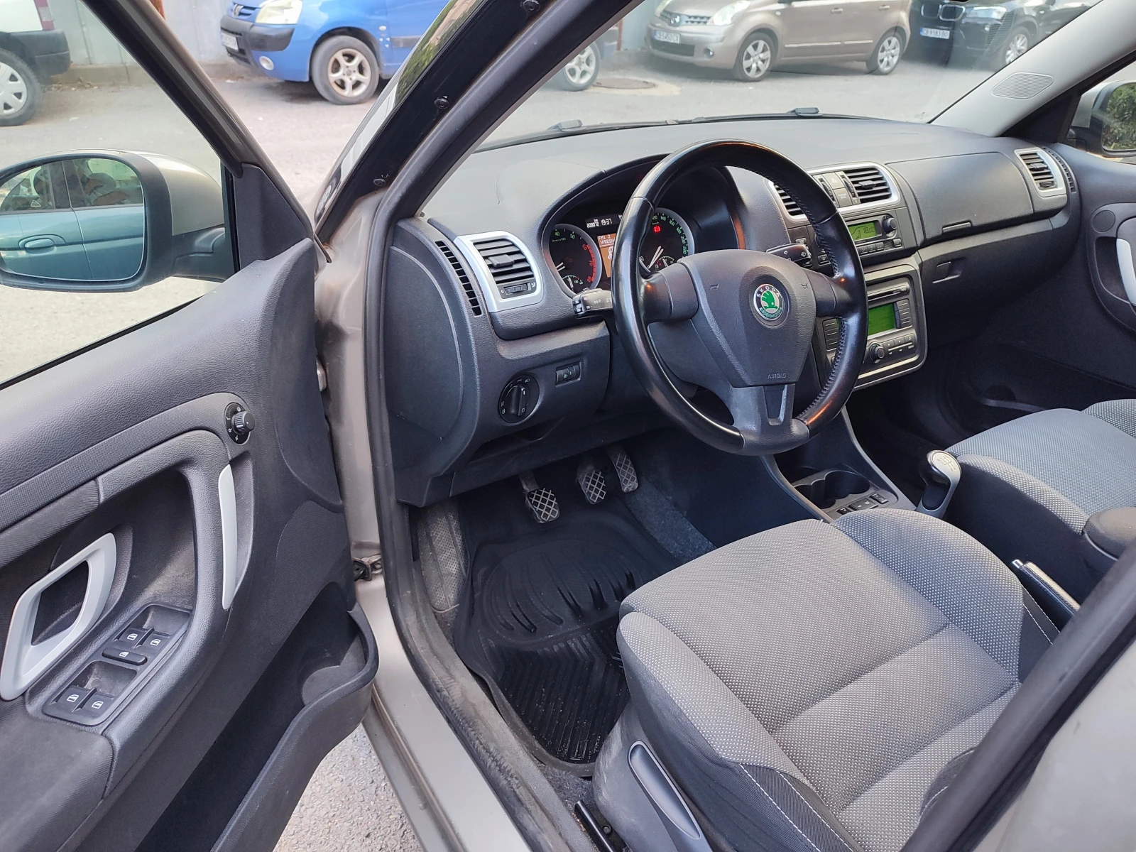 Skoda Fabia 1.6i, снимка 7 - Автомобили и джипове - 56120938