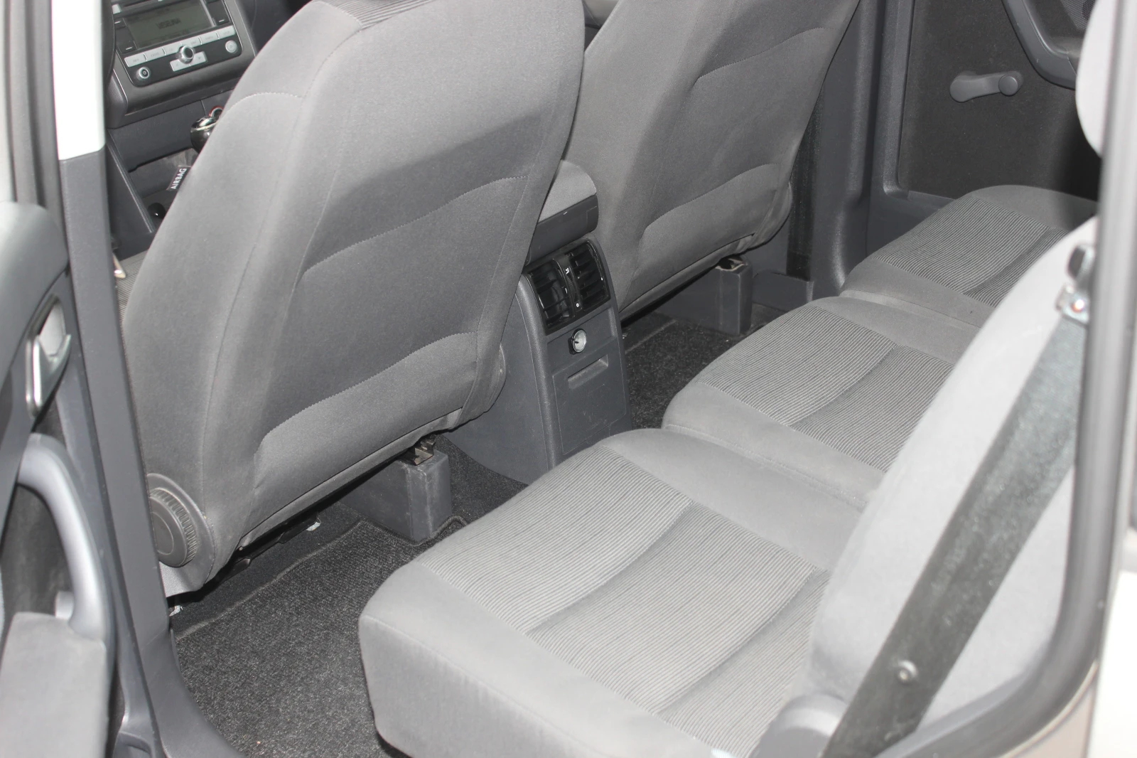 VW Touran, снимка 8 - Автомобили и джипове - 56234983