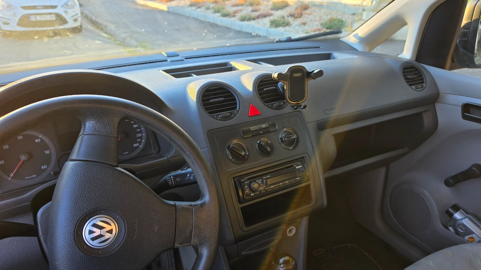 VW Caddy, снимка 3 - Автомобили и джипове - 56447025