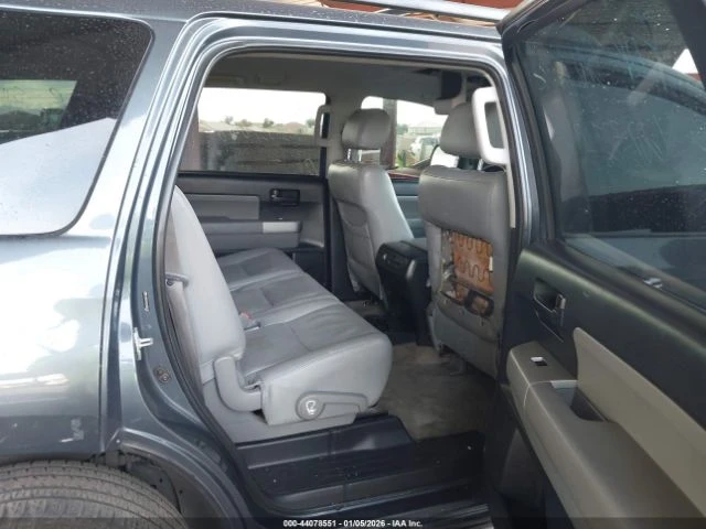 Toyota Sequoia 4.7* V8* ПОДГРЕВ* КАМЕРА* ЕЛ* СЕДАЛКИ* ПАМЕТ* , снимка 11 - Автомобили и джипове - 53200877