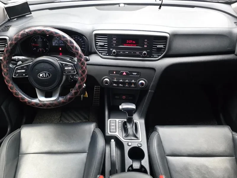 Kia Sportage 2Wd Luxury, снимка 3 - Автомобили и джипове - 55101951
