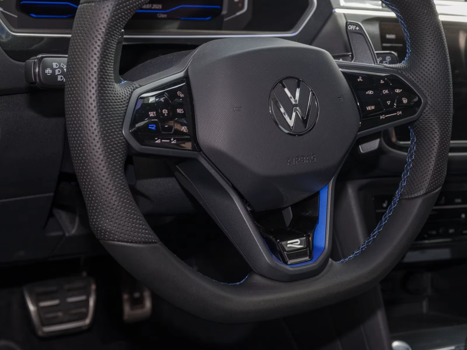 VW Tiguan R 2.0 TFSI 4Motion = NEW = Panorama Гаранция - изображение 5