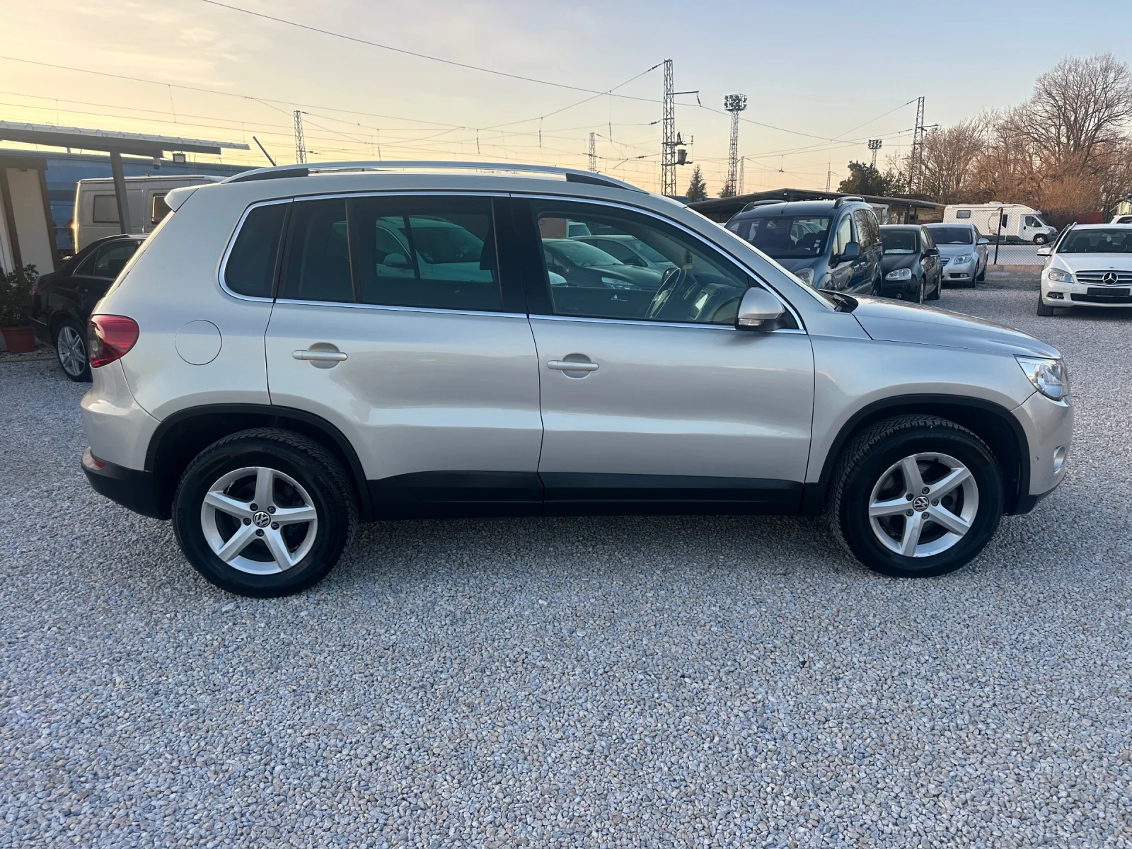 VW Tiguan 2.0TDI, снимка 7 - Автомобили и джипове - 53828979