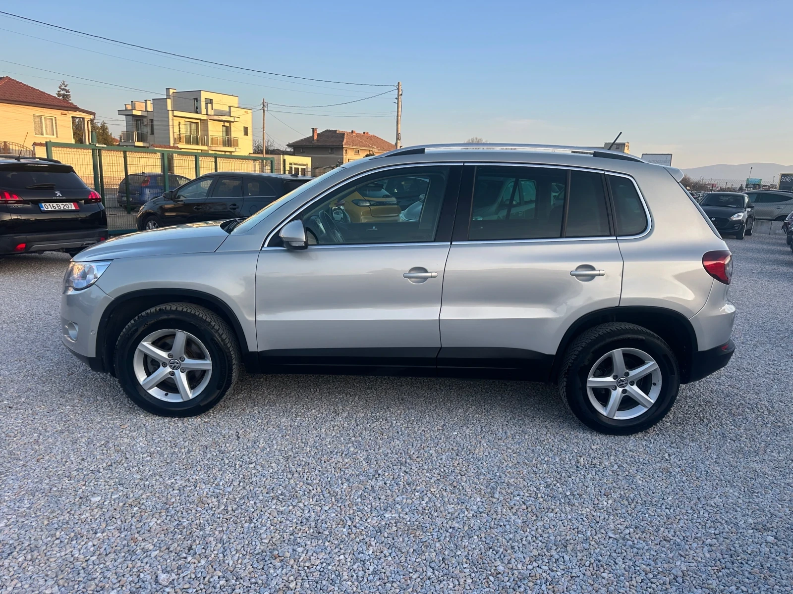 VW Tiguan 2.0TDI, снимка 3 - Автомобили и джипове - 53828979