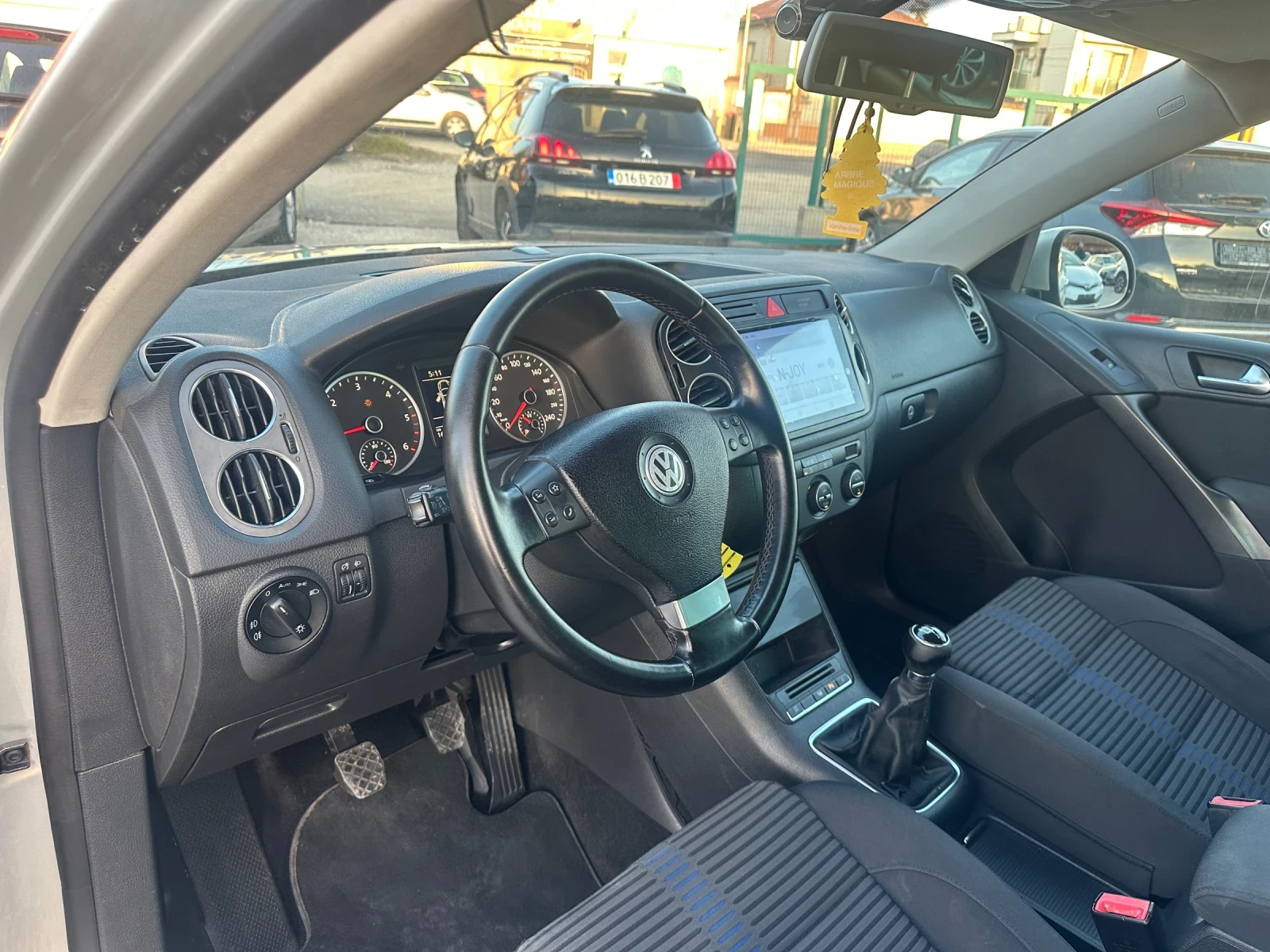 VW Tiguan 2.0TDI, снимка 10 - Автомобили и джипове - 53828979