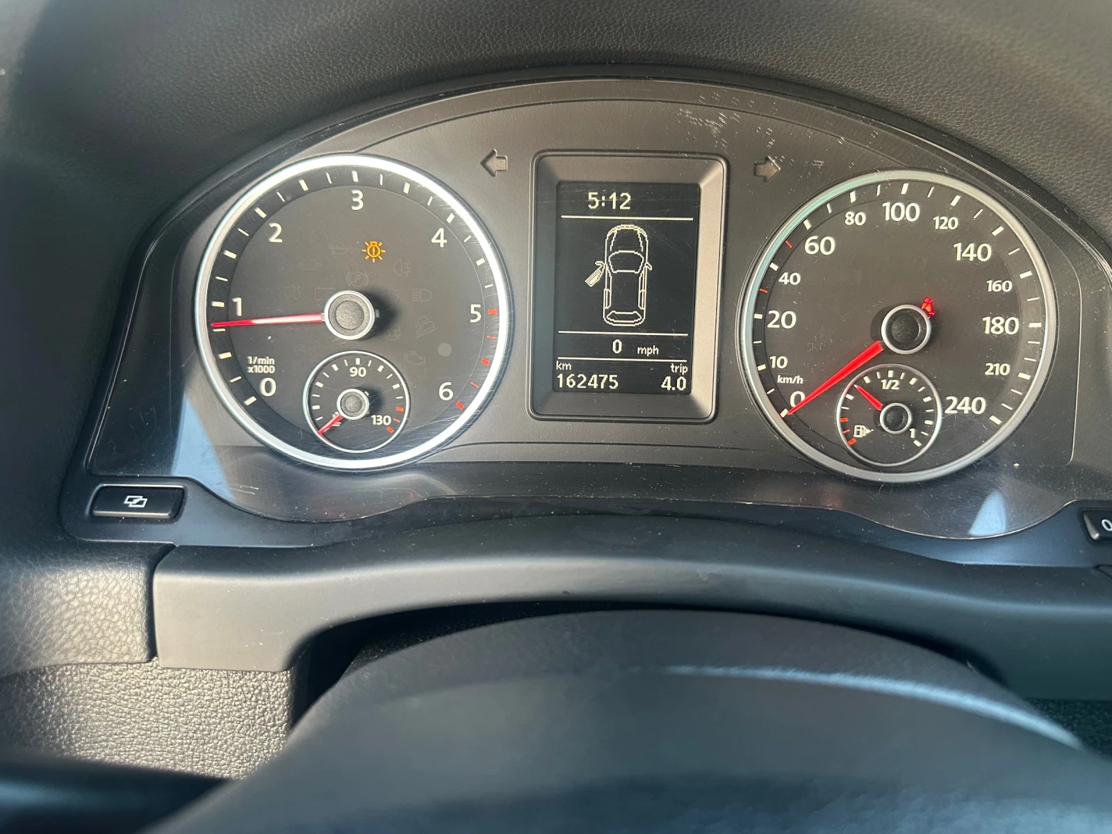 VW Tiguan 2.0TDI, снимка 11 - Автомобили и джипове - 53828979