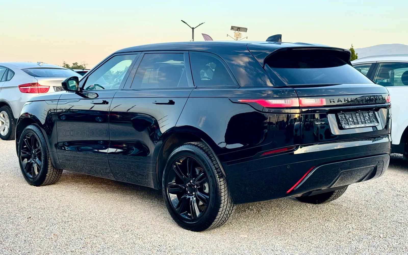 Land Rover Range Rover Velar, снимка 4 - Автомобили и джипове - 55090937