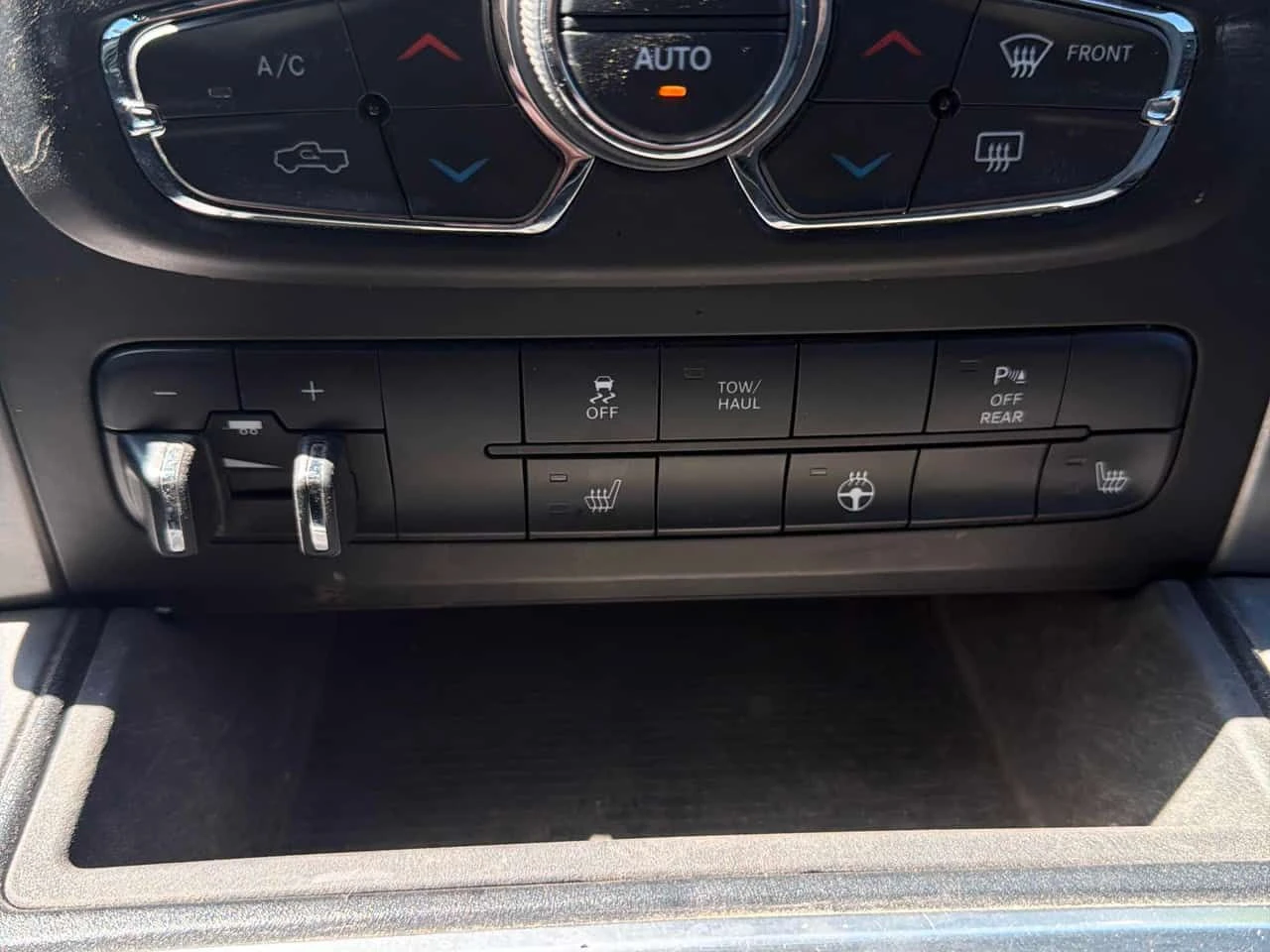 Dodge RAM 1500 * Warlock * CARFAX * ОПЦИЯ ЗА ФИНАНСИРАНЕ , снимка 13 - Автомобили и джипове - 55508615