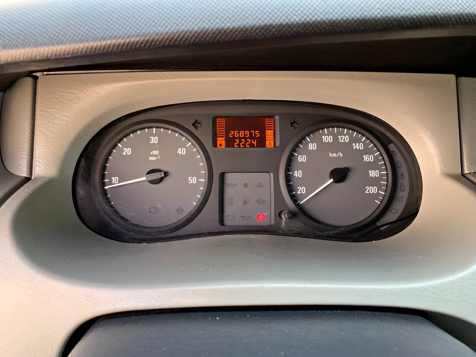 Opel Vivaro 2.0CDTI - изображение 10