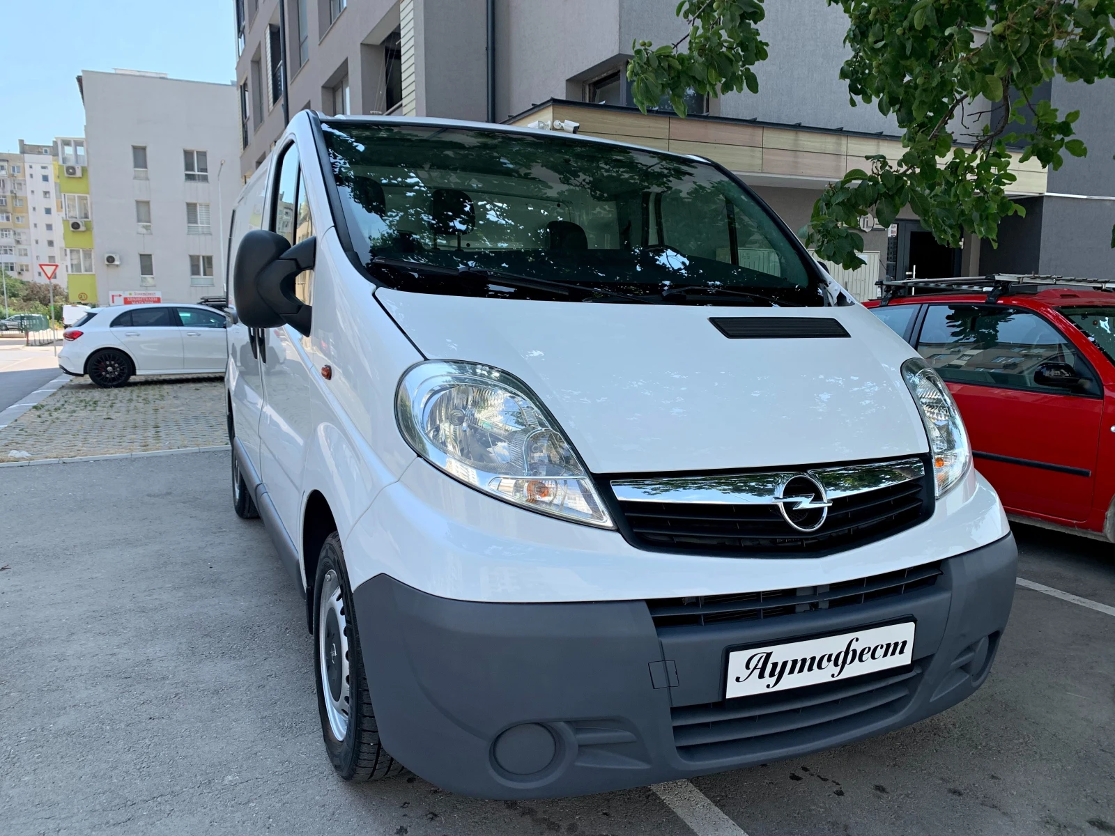 Opel Vivaro 2.0CDTI - изображение 2