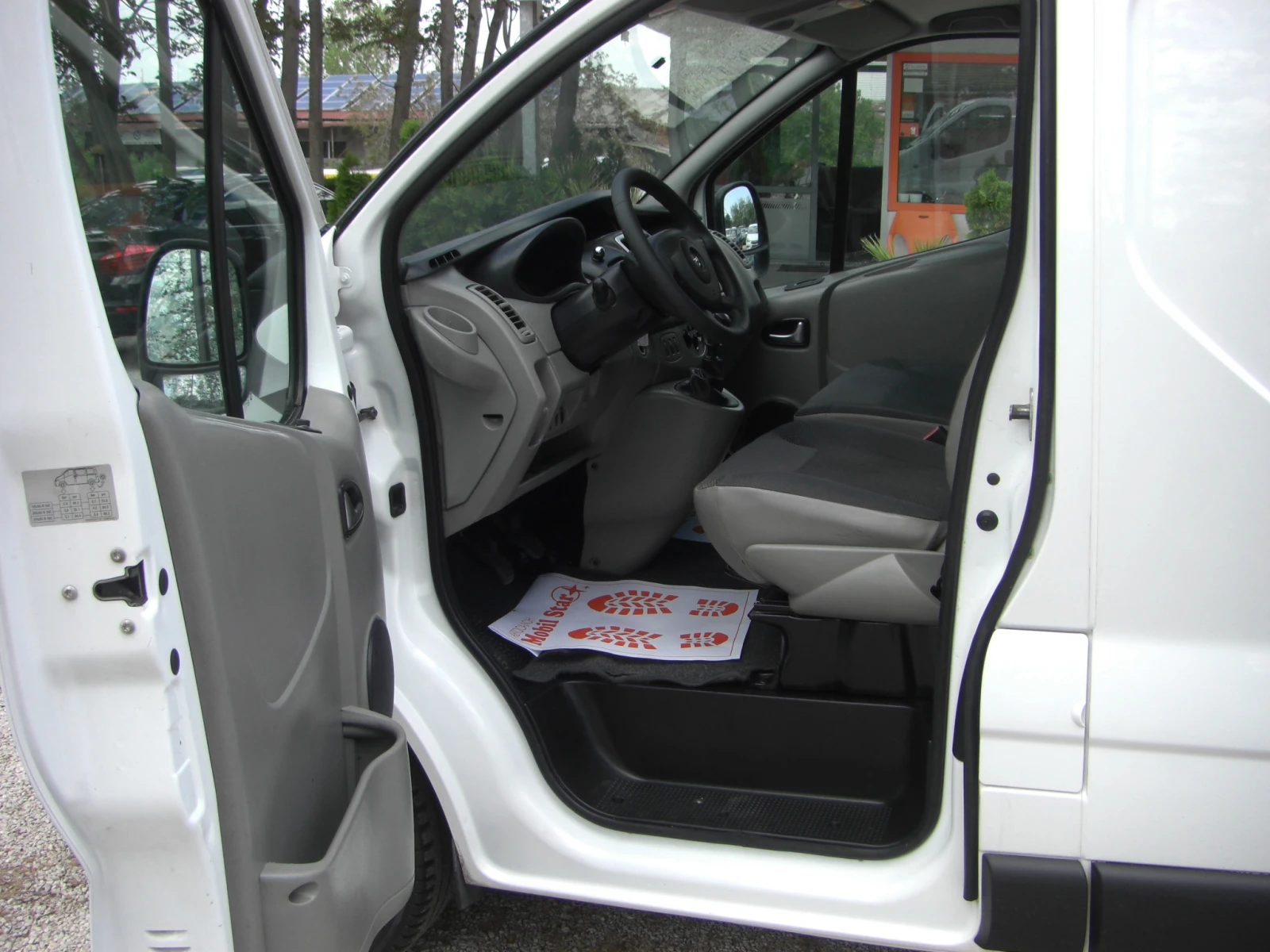 Opel Vivaro 2.0cdti 6ck., снимка 9 - Бусове и автобуси - 54377435