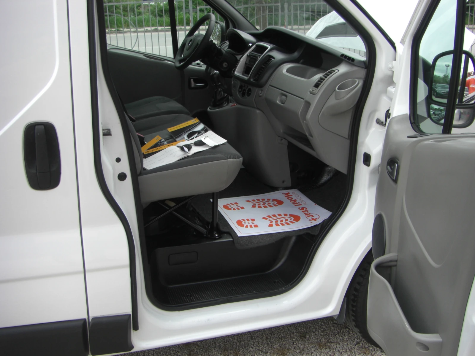 Opel Vivaro 2.0cdti 6ck., снимка 12 - Бусове и автобуси - 54377435