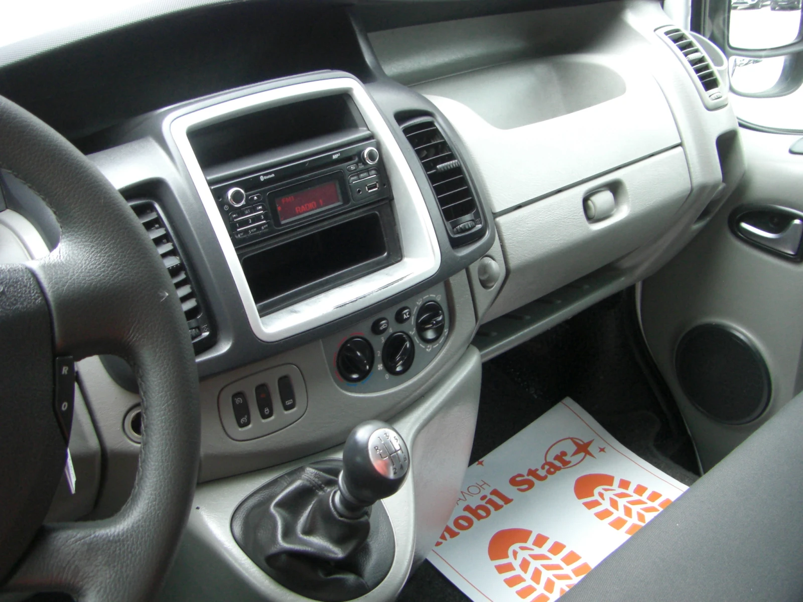 Opel Vivaro 2.0cdti 6ck., снимка 11 - Бусове и автобуси - 54377435