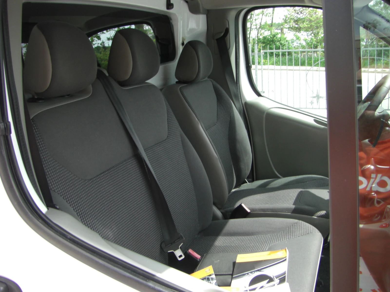 Opel Vivaro 2.0cdti 6ck., снимка 13 - Бусове и автобуси - 54377435