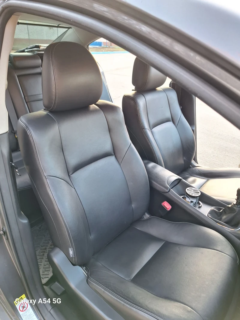 Toyota Avensis 2.0, снимка 11 - Автомобили и джипове - 52449473