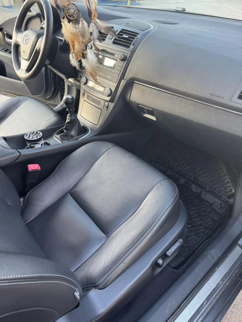 Toyota Avensis 2.0, снимка 15 - Автомобили и джипове - 52449473