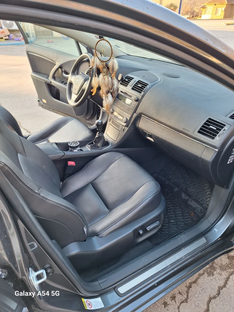 Toyota Avensis 2.0, снимка 14 - Автомобили и джипове - 52449473