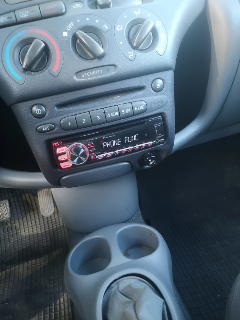 Toyota Yaris, снимка 10 - Автомобили и джипове - 51794668