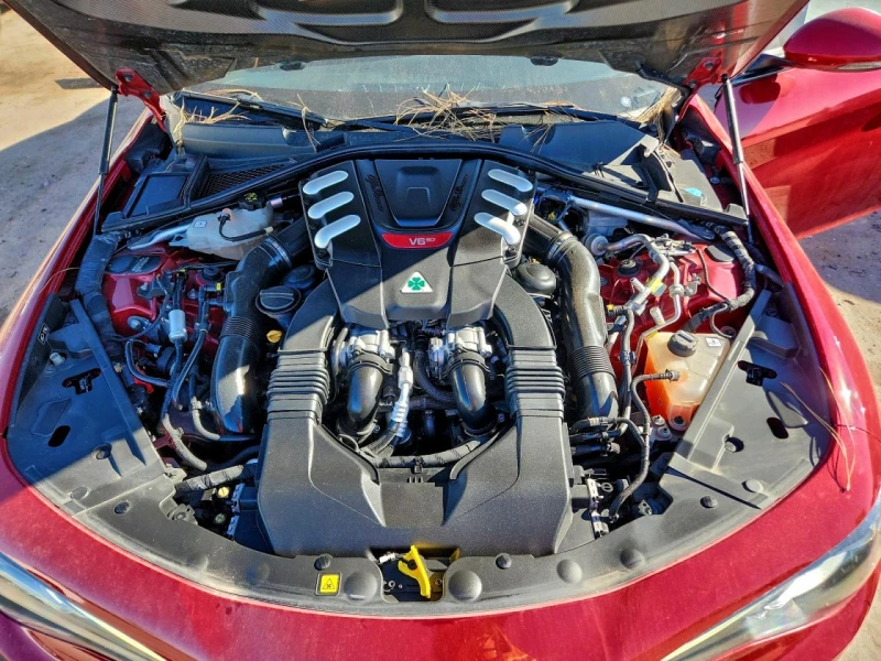 Alfa Romeo Giulia Quadrifoglio RWD* Keyless* Blind spot* Lane assist, снимка 11 - Автомобили и джипове - 53233877