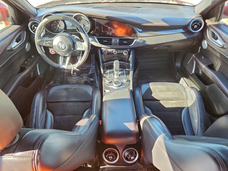 Alfa Romeo Giulia Quadrifoglio RWD* Keyless* Blind spot* Lane assist, снимка 8 - Автомобили и джипове - 53233877