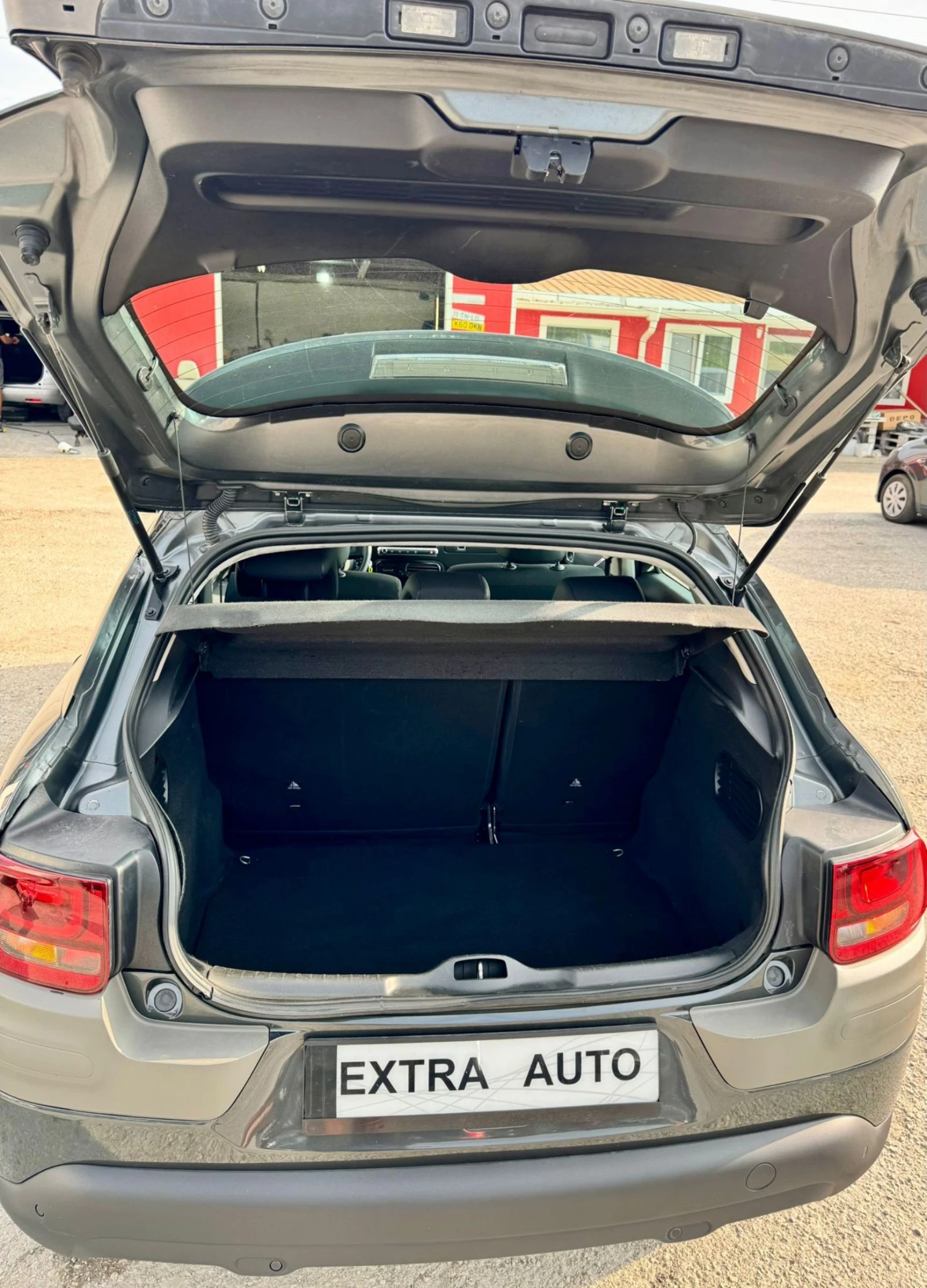 Citroen C4 Cactus 1.2 e-THP, 110к.с., НАВИГАЦИЯ, EURO 6, 136000км - изображение 4