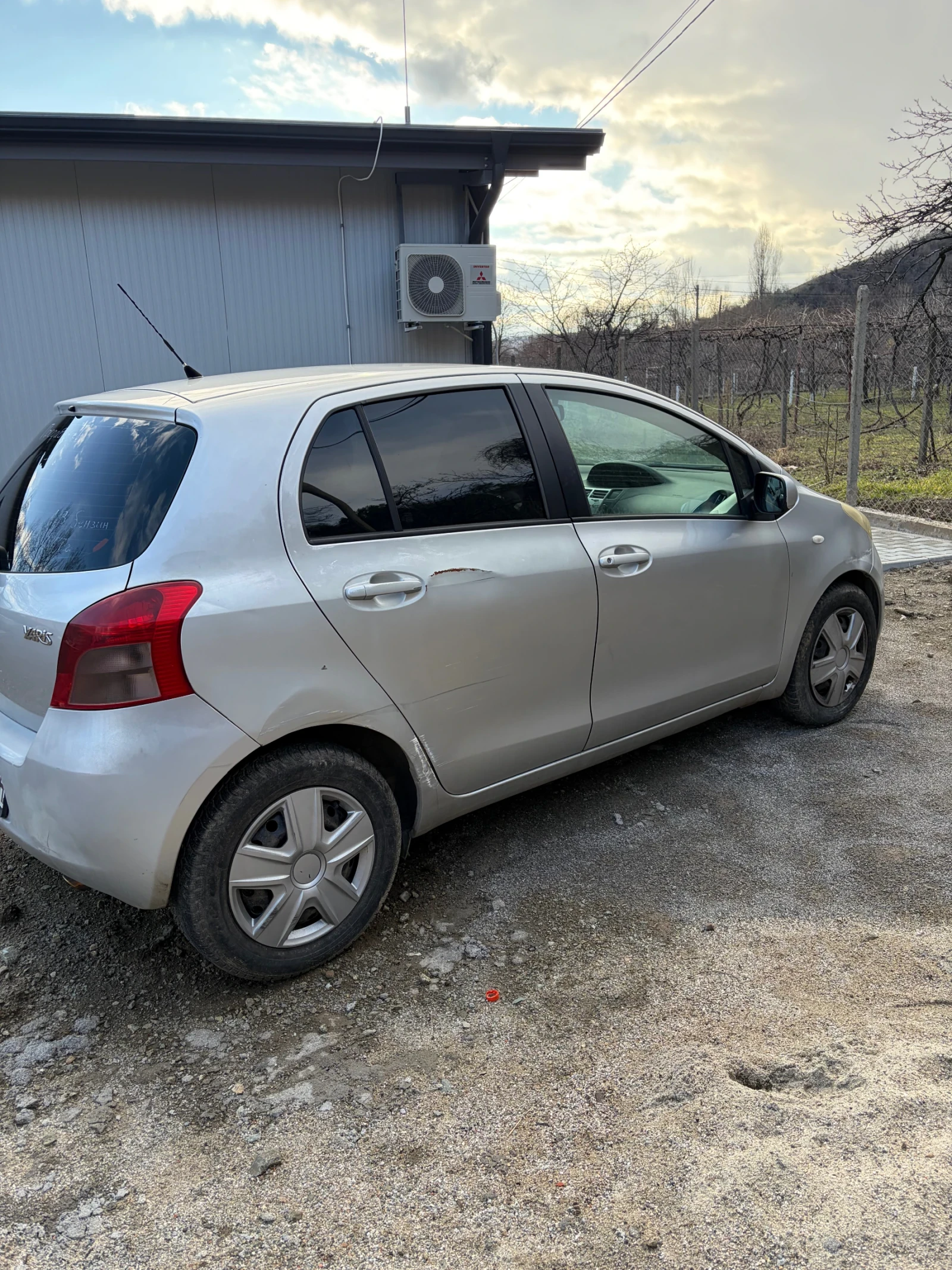 Toyota Yaris  - изображение 4