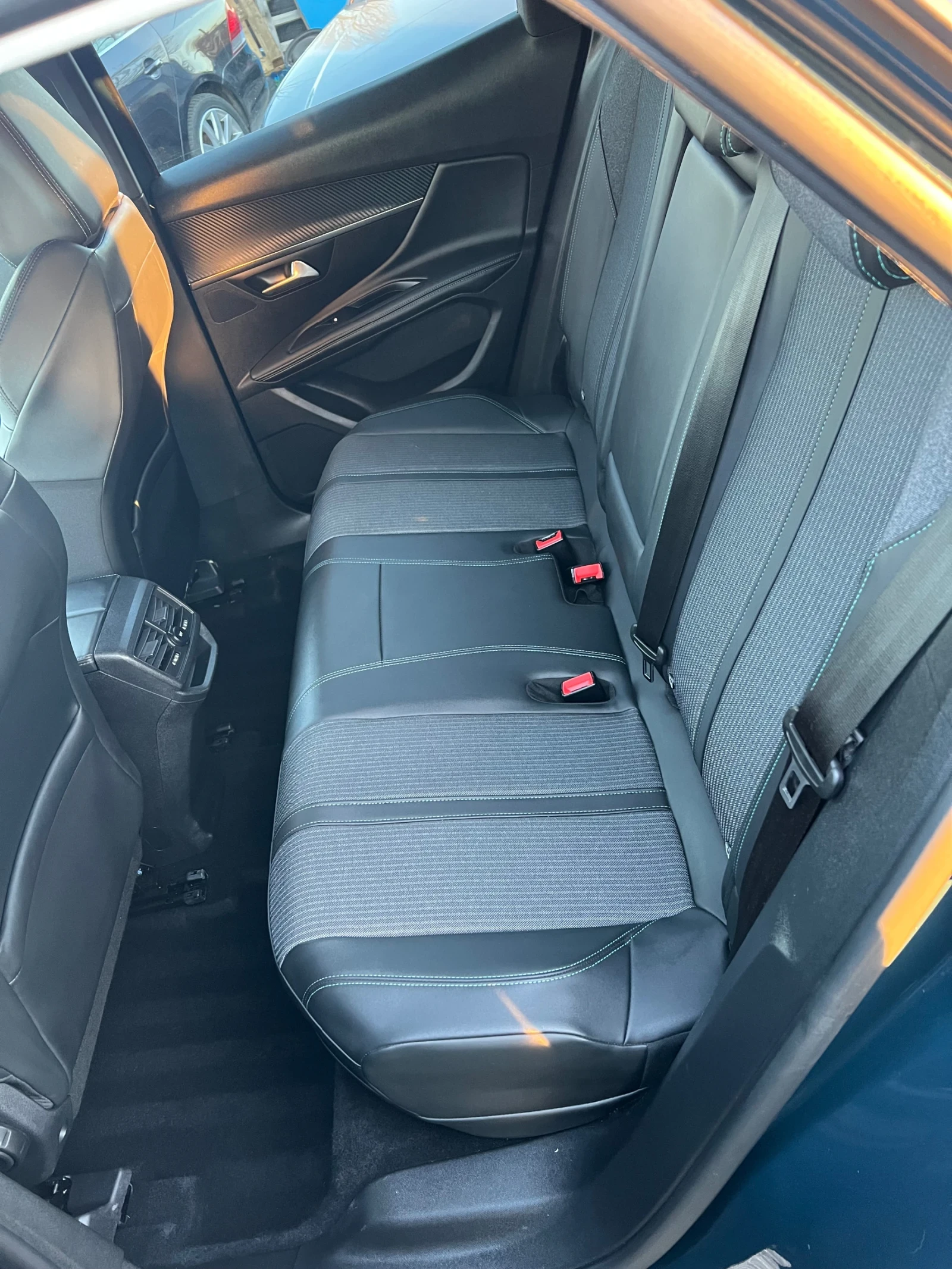 Peugeot 3008 1.6 THP PLUG IN HYBRID/ALLURE/ НЕРАЗЛИЧИМ ОТ НОВ, снимка 16 - Автомобили и джипове - 53762835