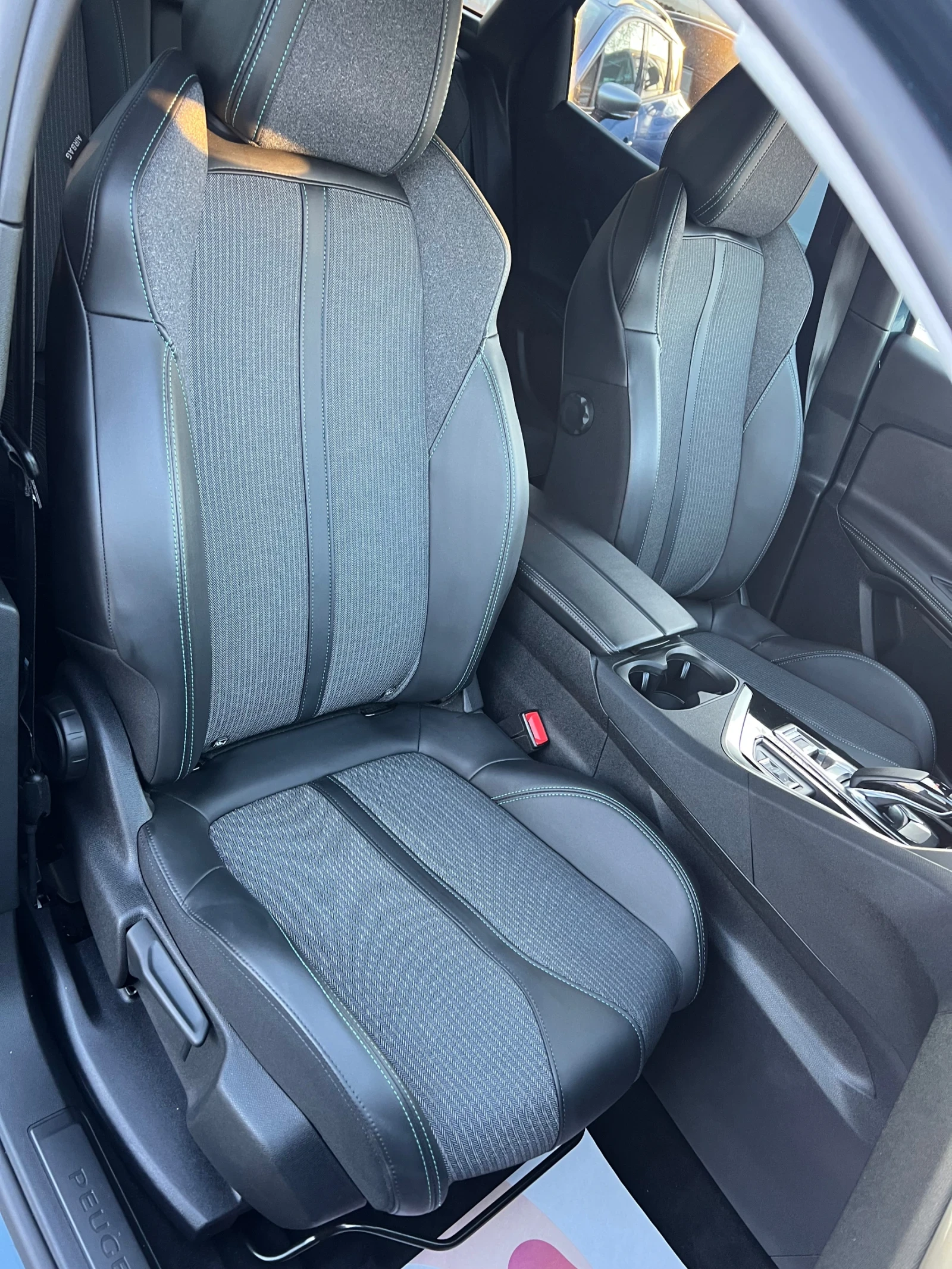 Peugeot 3008 1.6 THP PLUG IN HYBRID/ALLURE/ НЕРАЗЛИЧИМ ОТ НОВ, снимка 15 - Автомобили и джипове - 53762835