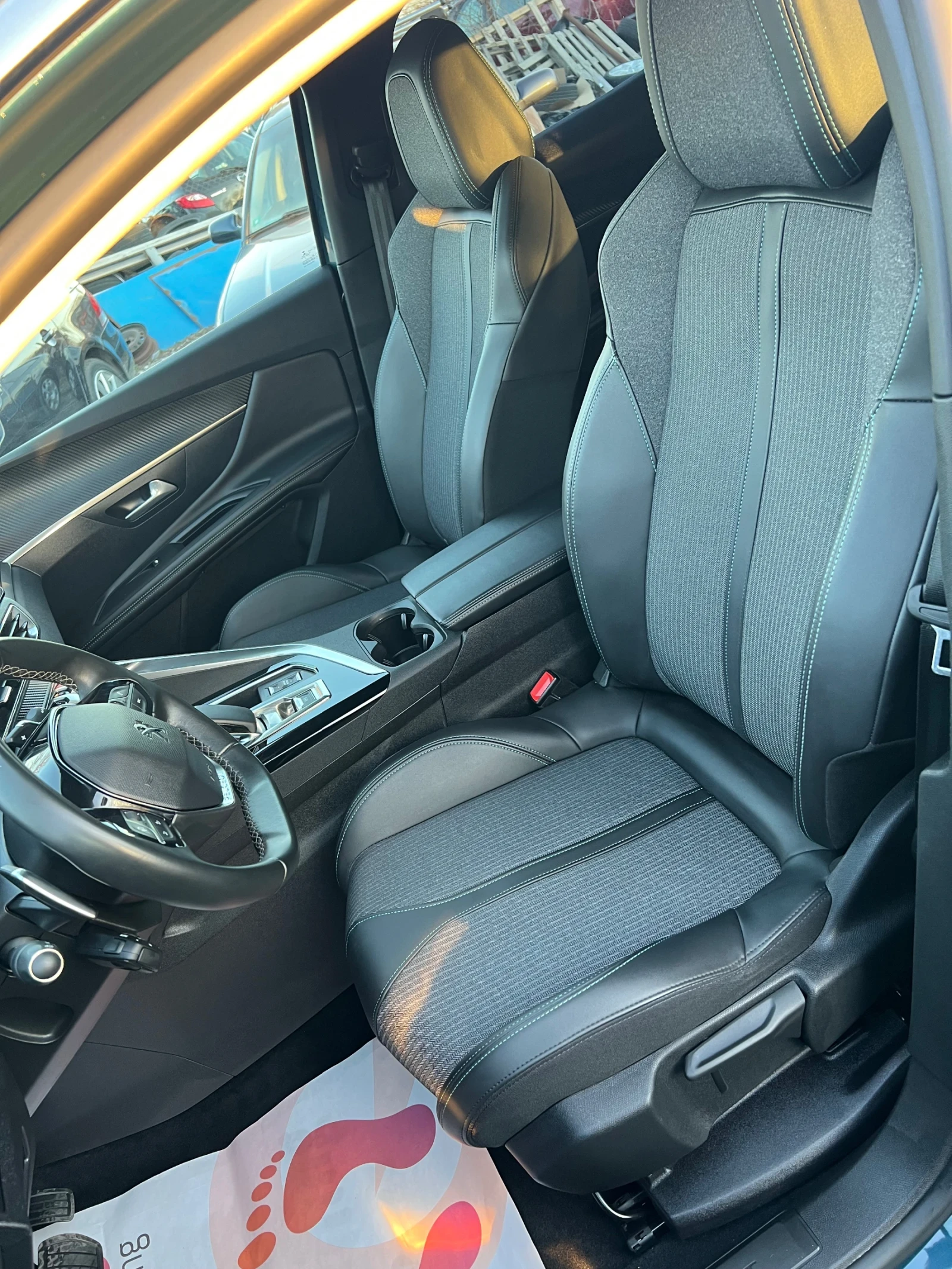 Peugeot 3008 1.6 THP PLUG IN HYBRID/ALLURE/ НЕРАЗЛИЧИМ ОТ НОВ, снимка 17 - Автомобили и джипове - 53762835