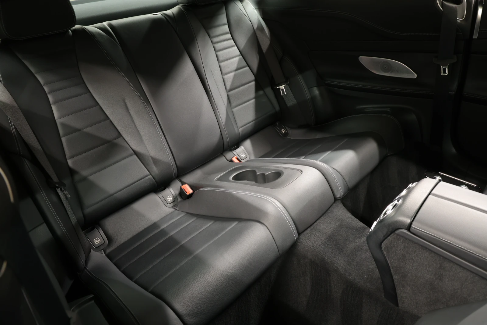 Mercedes-Benz E 450 Coupe 4MATIC AMG Line | Mobile.bg � ����������� 16