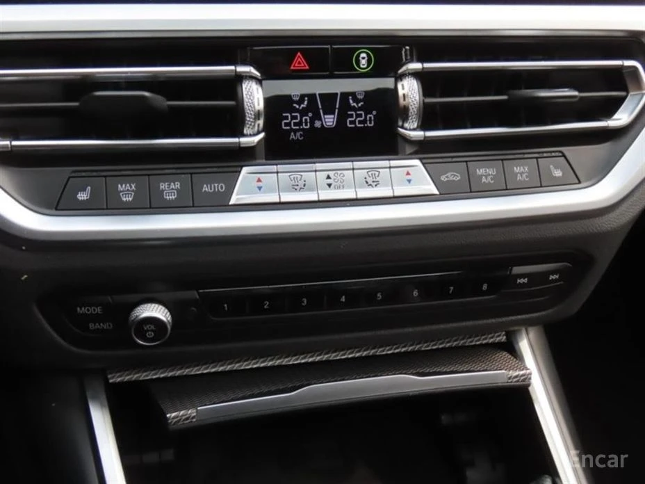 BMW 330 * xDrive* M-Sport* КОЖА* ПОДГРЕВ* ШИБИДАХ* , снимка 6 - Автомобили и джипове - 53911396