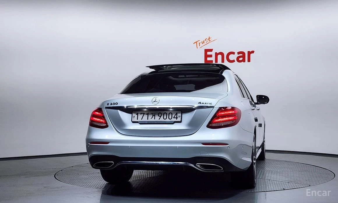 Mercedes-Benz E 300 4MATIC* AMG* FACELIFT* CARBON* �����* ��������� | Mobile.bg � ����������� 4