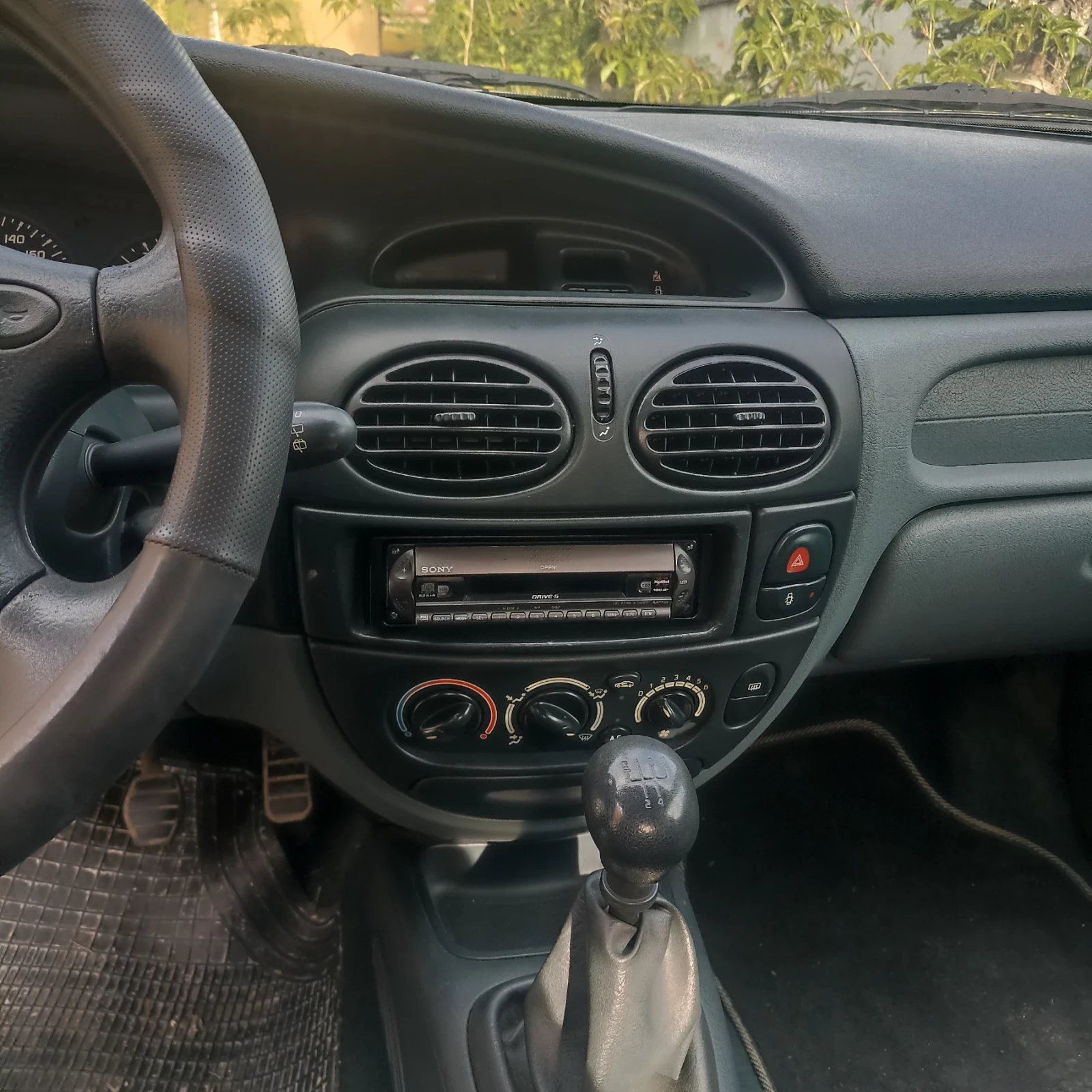 Renault Megane, снимка 14 - Автомобили и джипове - 54298393