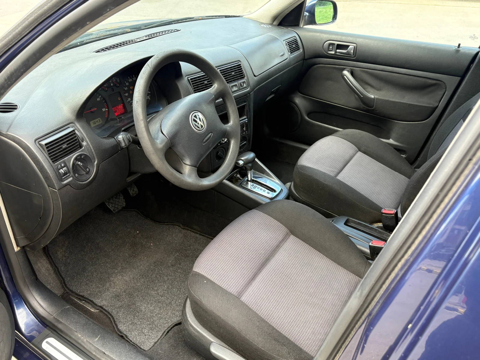 VW Golf АВТОМАТИК, снимка 6 - Автомобили и джипове - 54381831