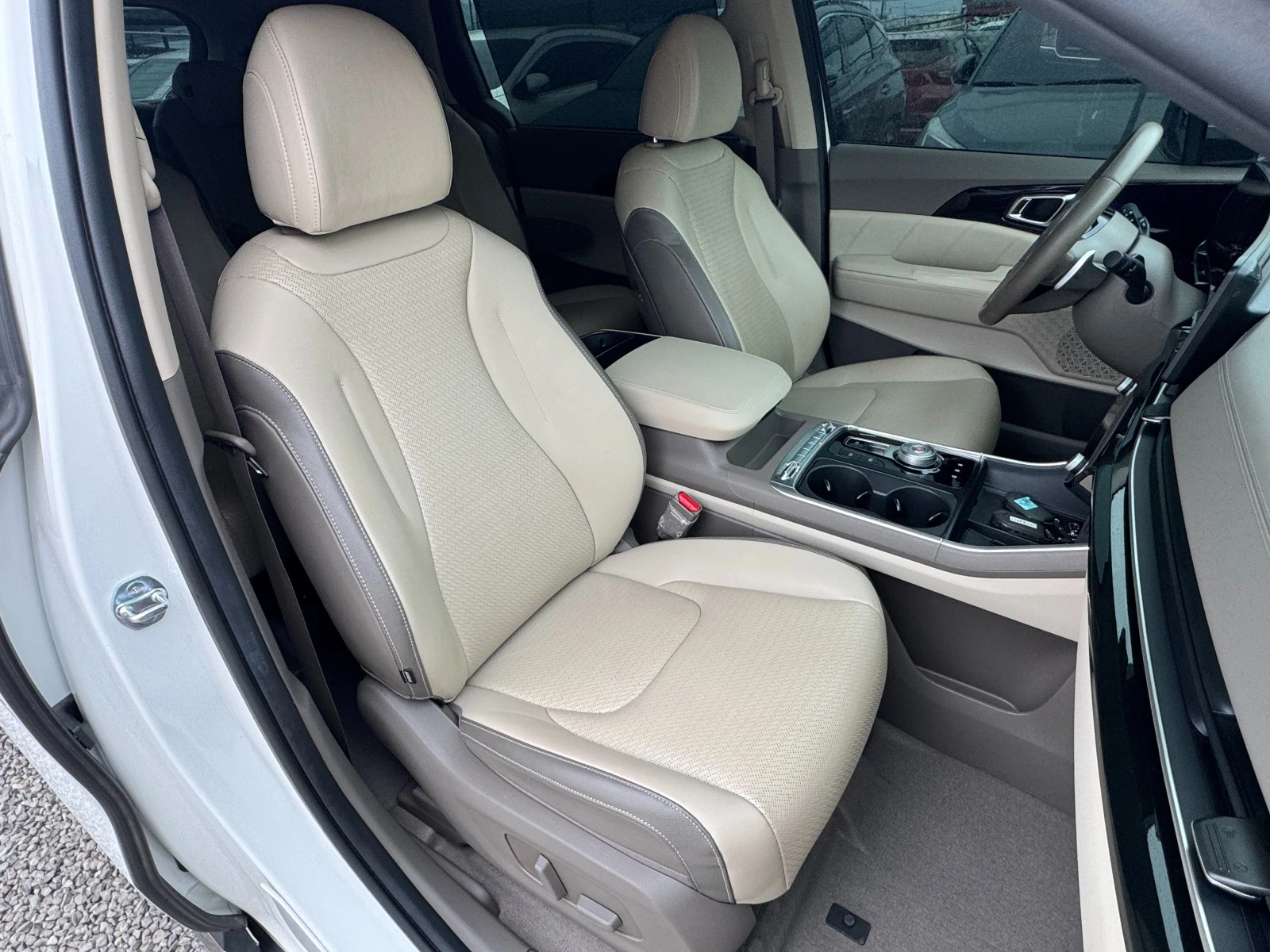 Kia Carnival 3.5 V6 ! 8+ 1 ! Signature !, снимка 10 - Автомобили и джипове - 55434366