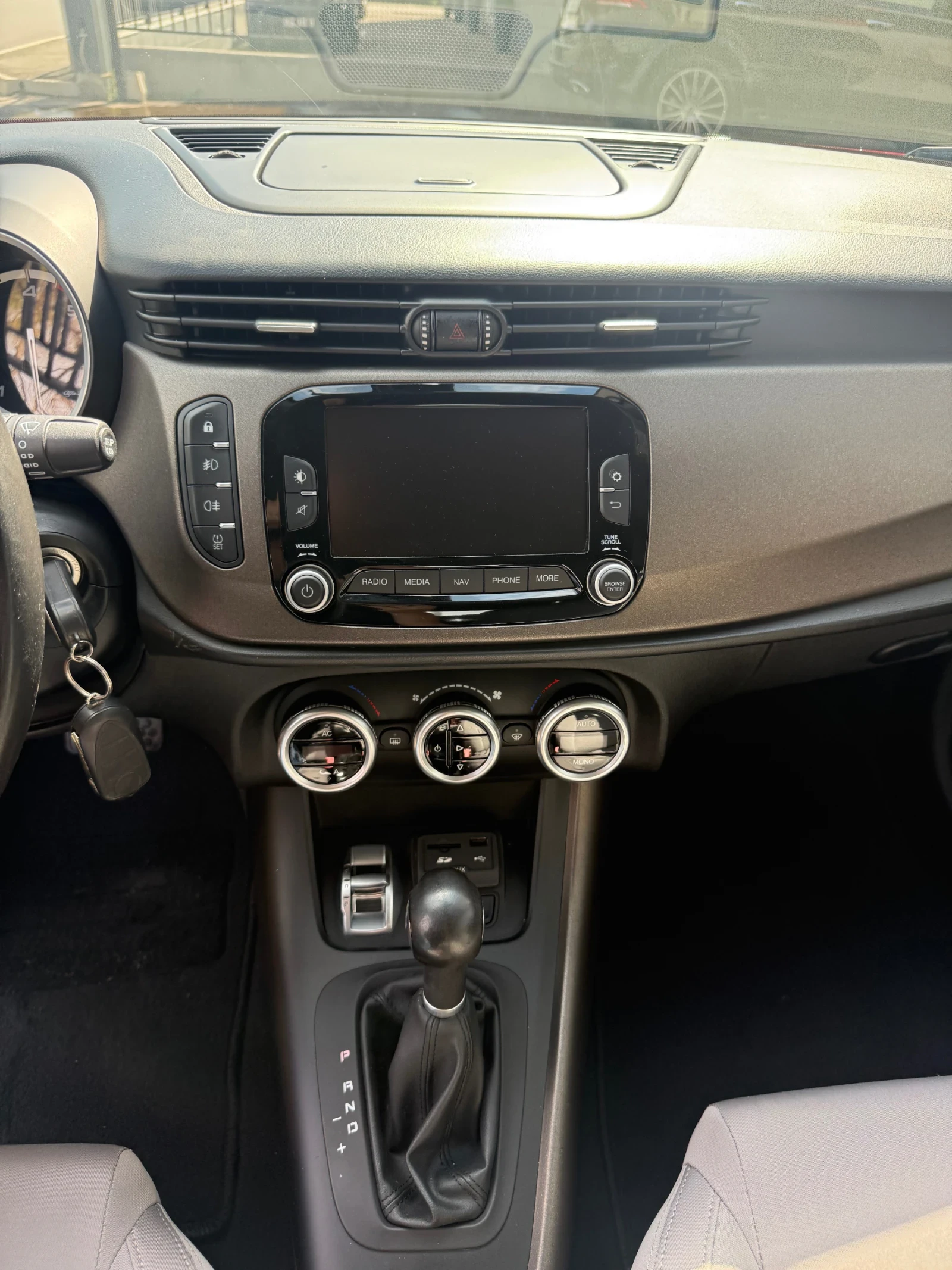 Alfa Romeo Giulietta 2.0 JTDm, снимка 10 - Автомобили и джипове - 56107939