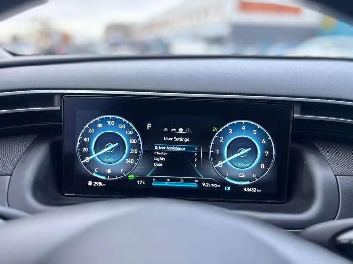 Hyundai Tucson Hybrid LUXURY, снимка 12 - Автомобили и джипове - 53962119