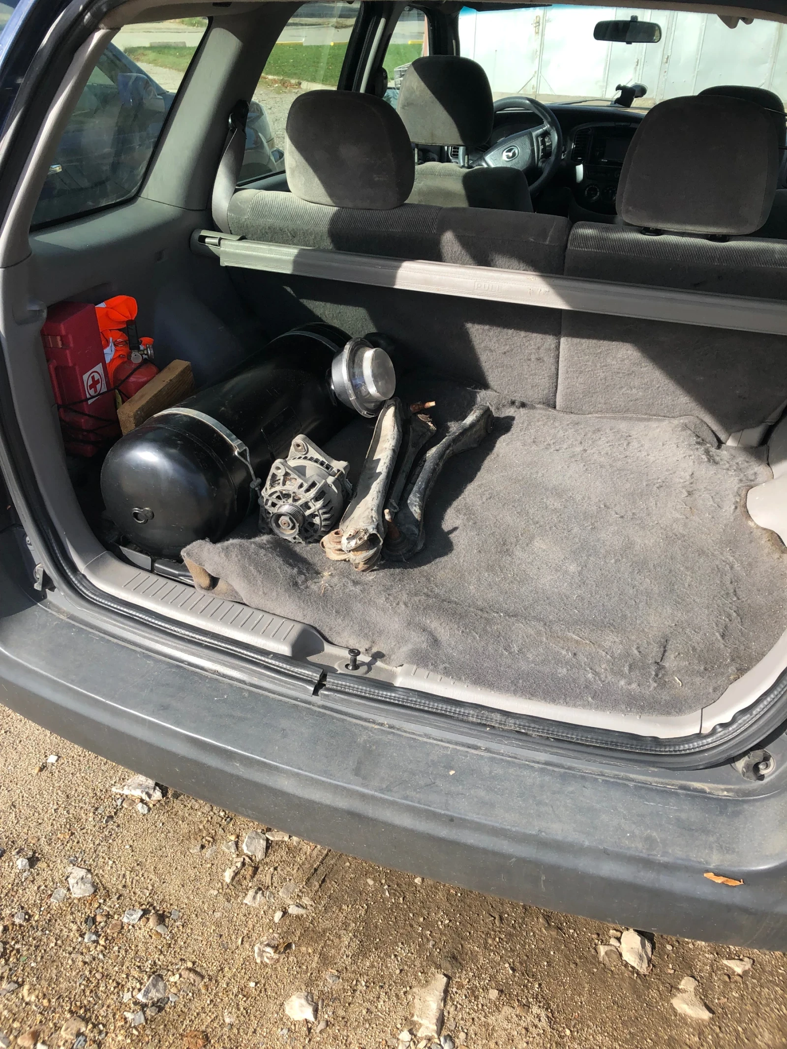 Mazda Tribute, снимка 5 - Автомобили и джипове - 53989827