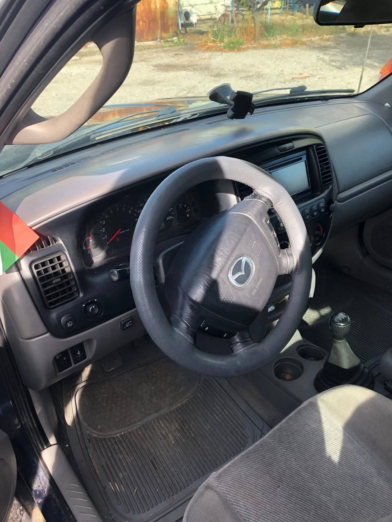 Mazda Tribute, снимка 2 - Автомобили и джипове - 53989827